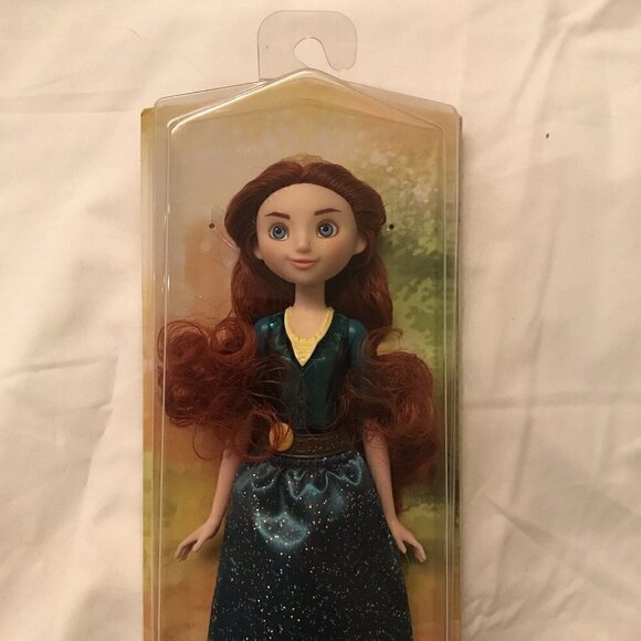 Disney Princess Merida Royal Shimmer Glitter Fashion Doll - Picture 2 of 5
